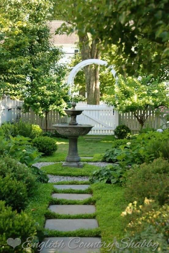 Beautiful Englishstyle Garden Wstatuary