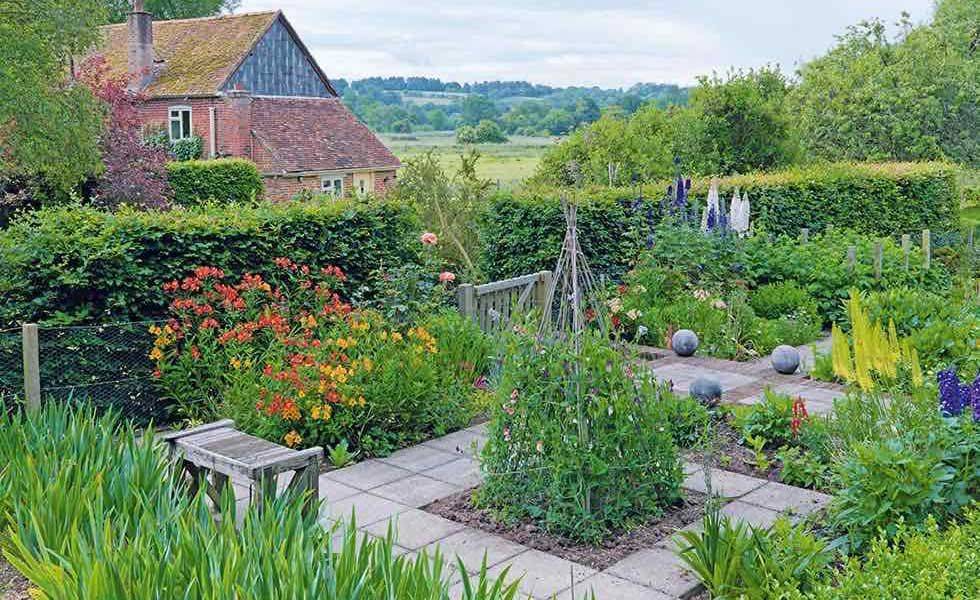 Beautiful Modern English Country Garden Design Ideas Page