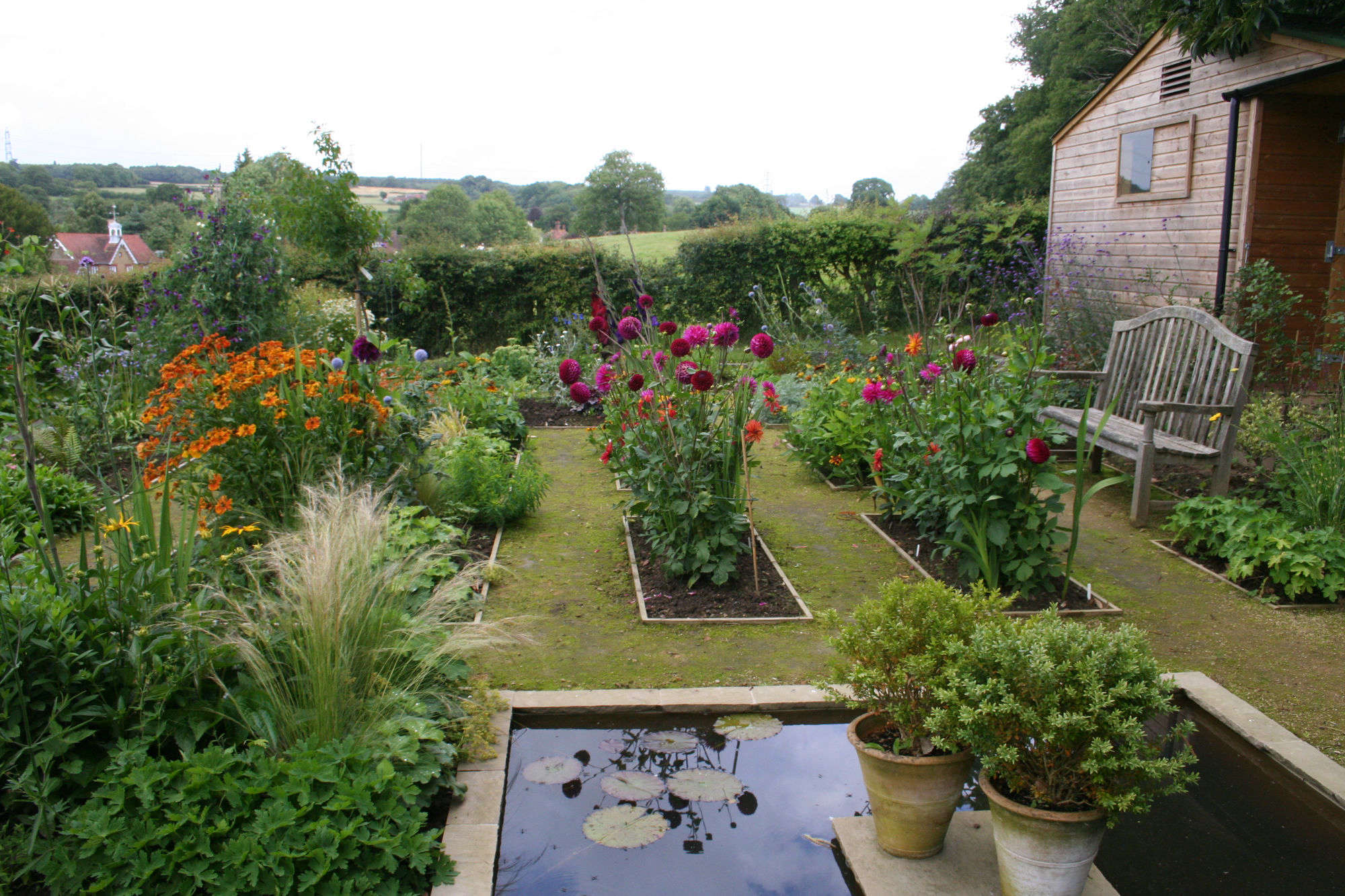 Stunning Country Cottage Gardens Ideas