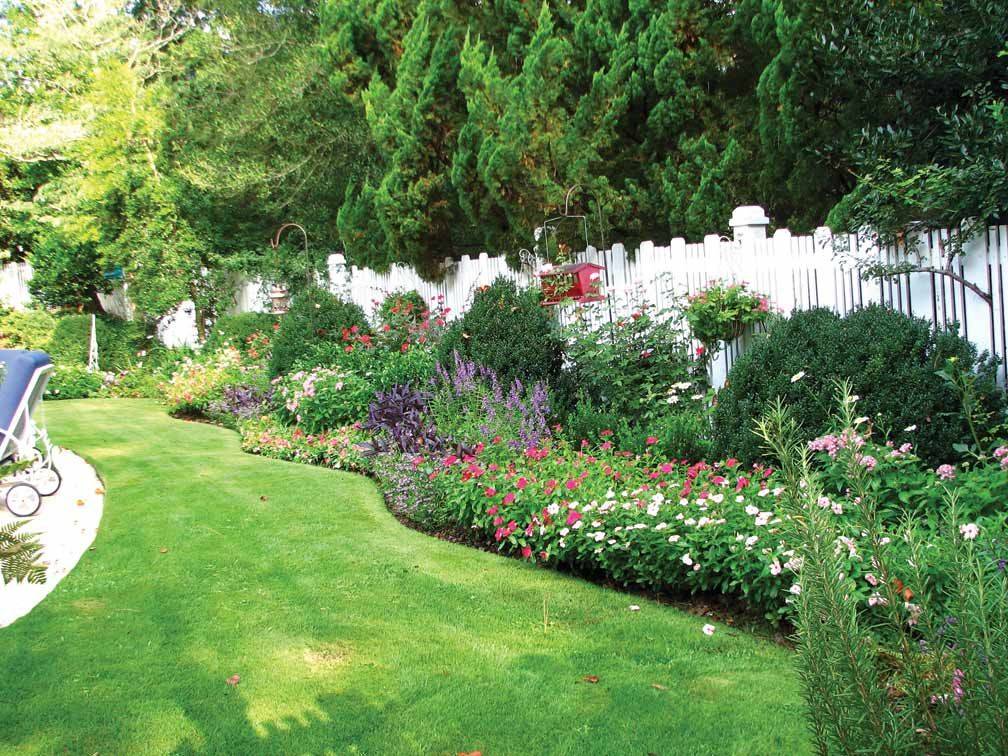 A Moonlight Garden White Gardens