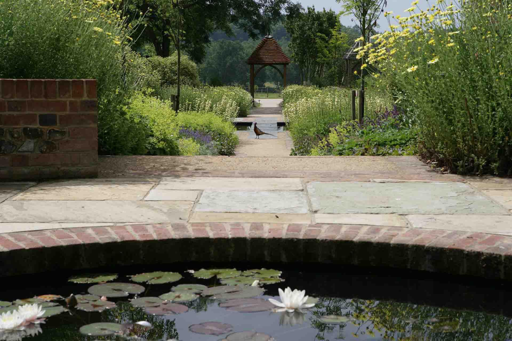 Beautiful Modern English Country Garden Design Ideas Cottage
