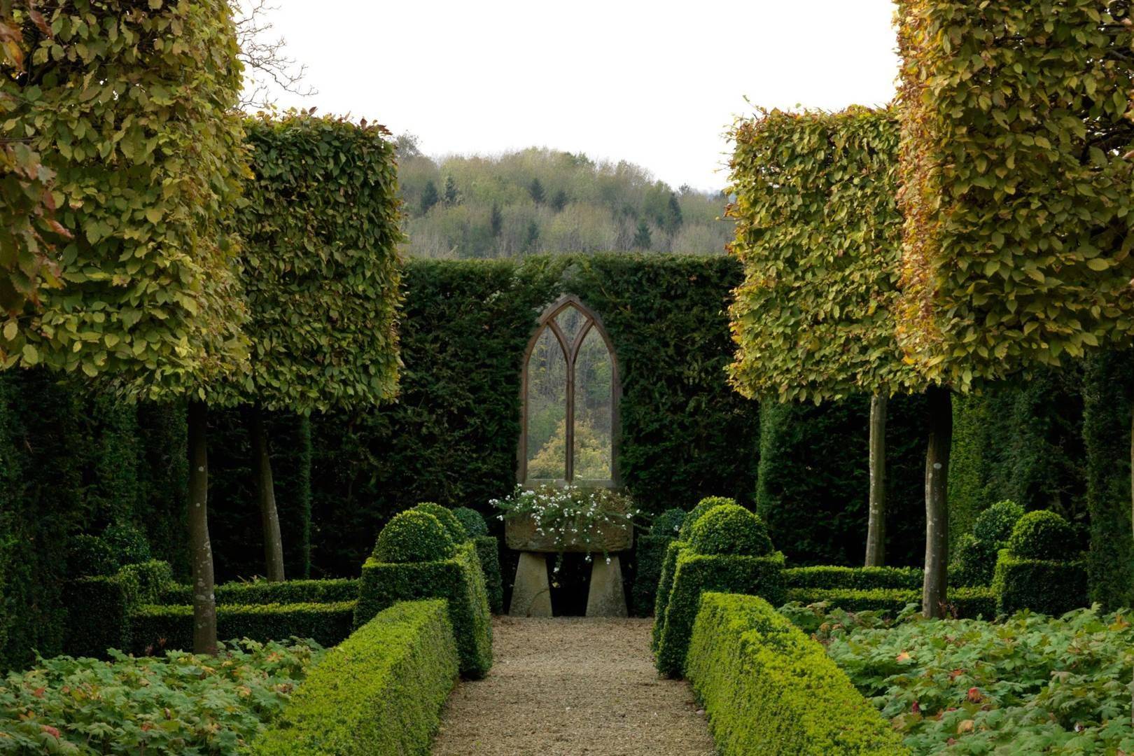 Amazing Formal English Garden Designs