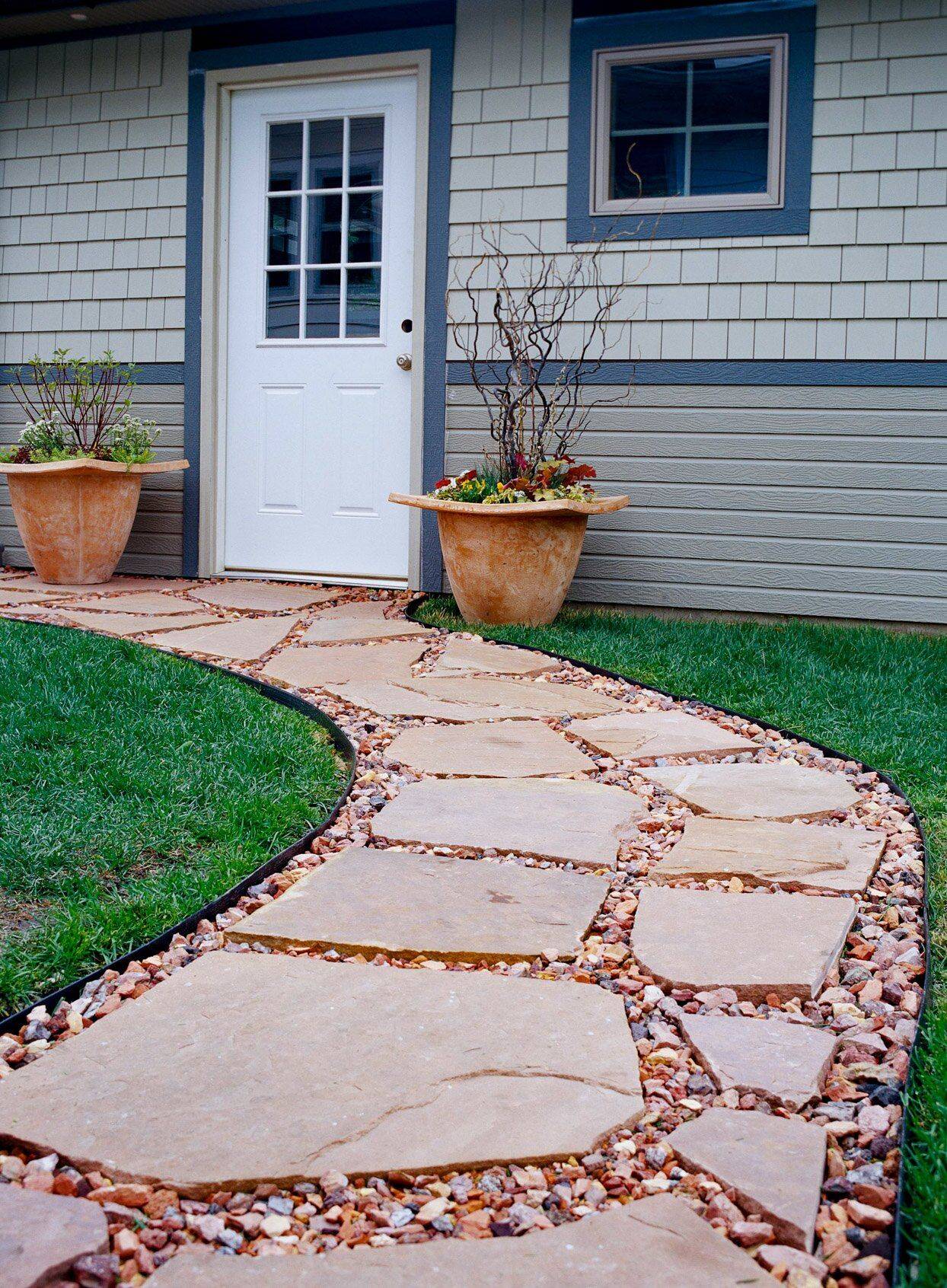 Simple And Eye Catching Flagstone Backyard Walkway Ideas