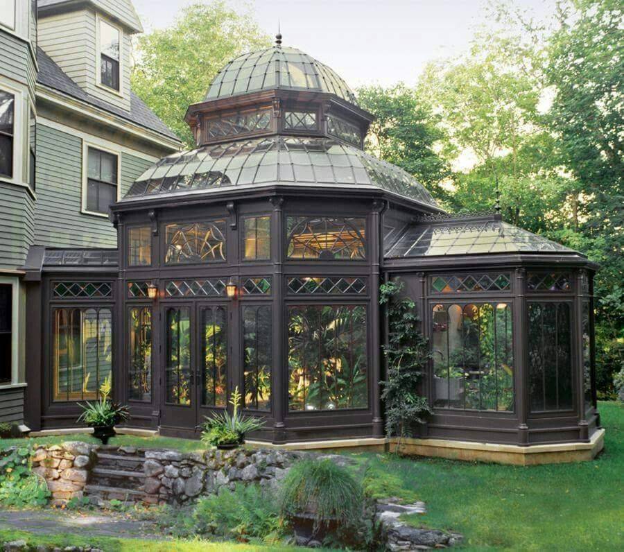 A Very Pretty Greenhouse Design Idea