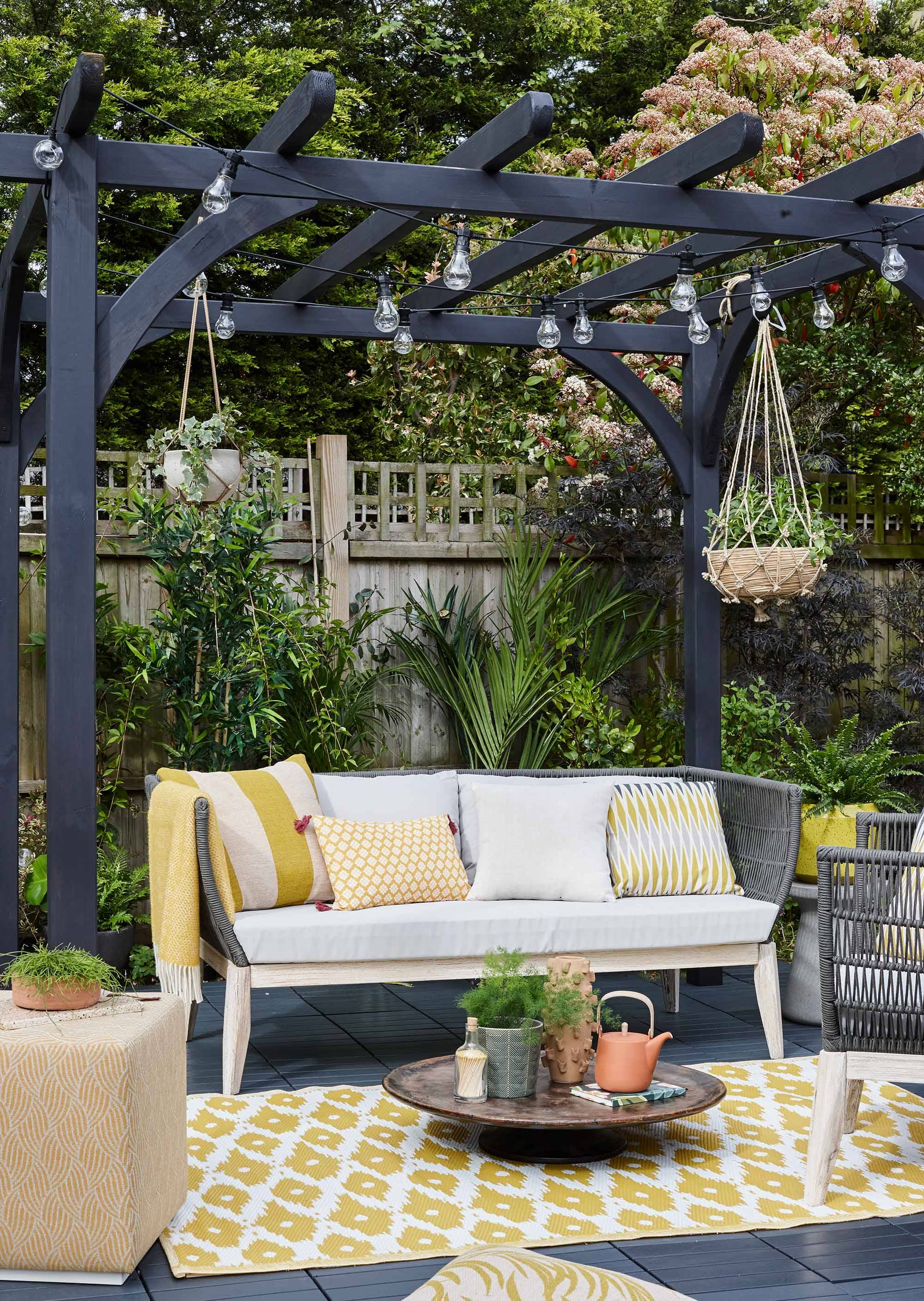 Intriguing And Fascinating Fresh Garden Pergola Ideas