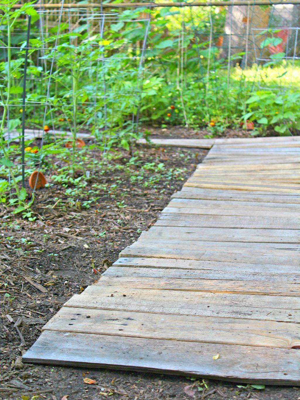 Upcycled Pallet Walkway Diy Lawn