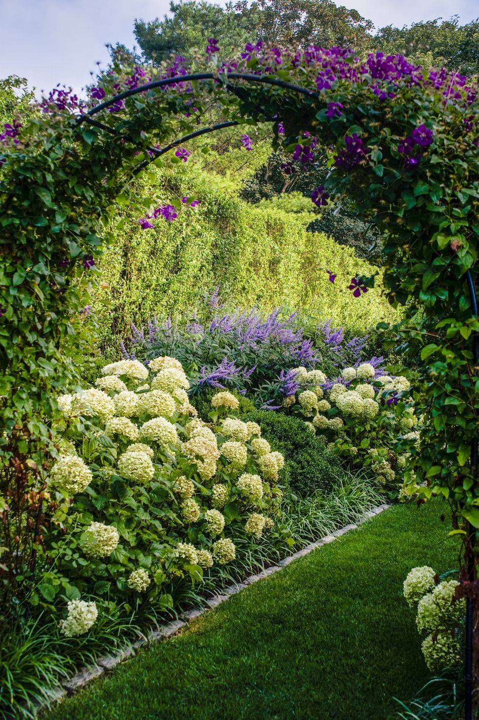Inspiring French Country Garden Decor Ideas