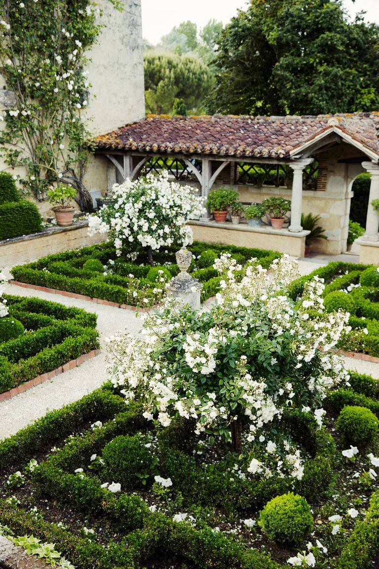 Modern French Country Garden Decor Ideas