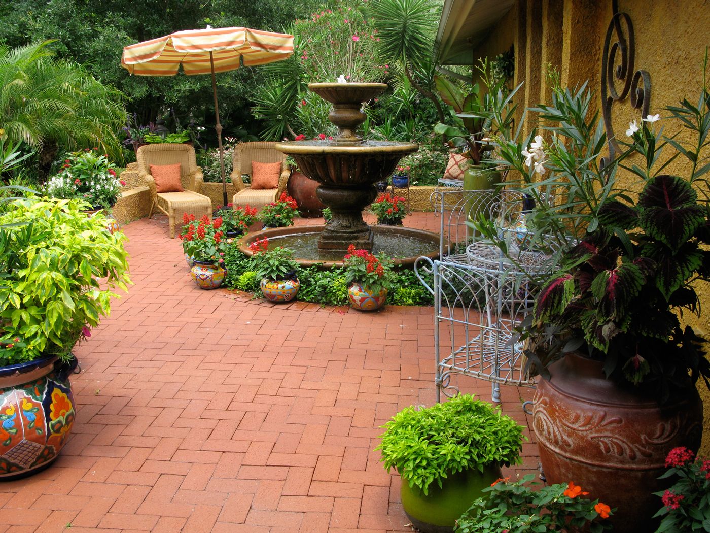 Spanish Courtyard Design