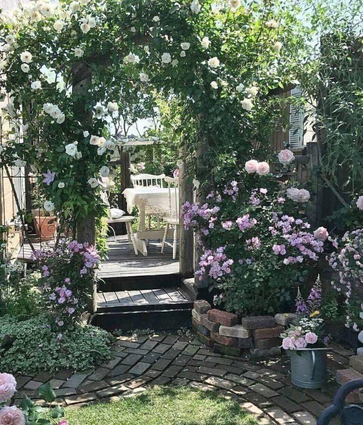 Beautiful English Country Gardens