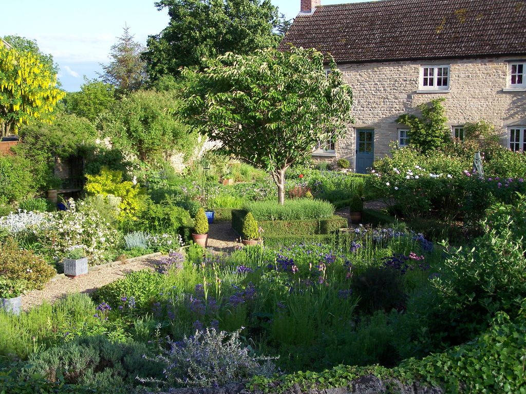 Victorian Cottage Gardens Landscaping