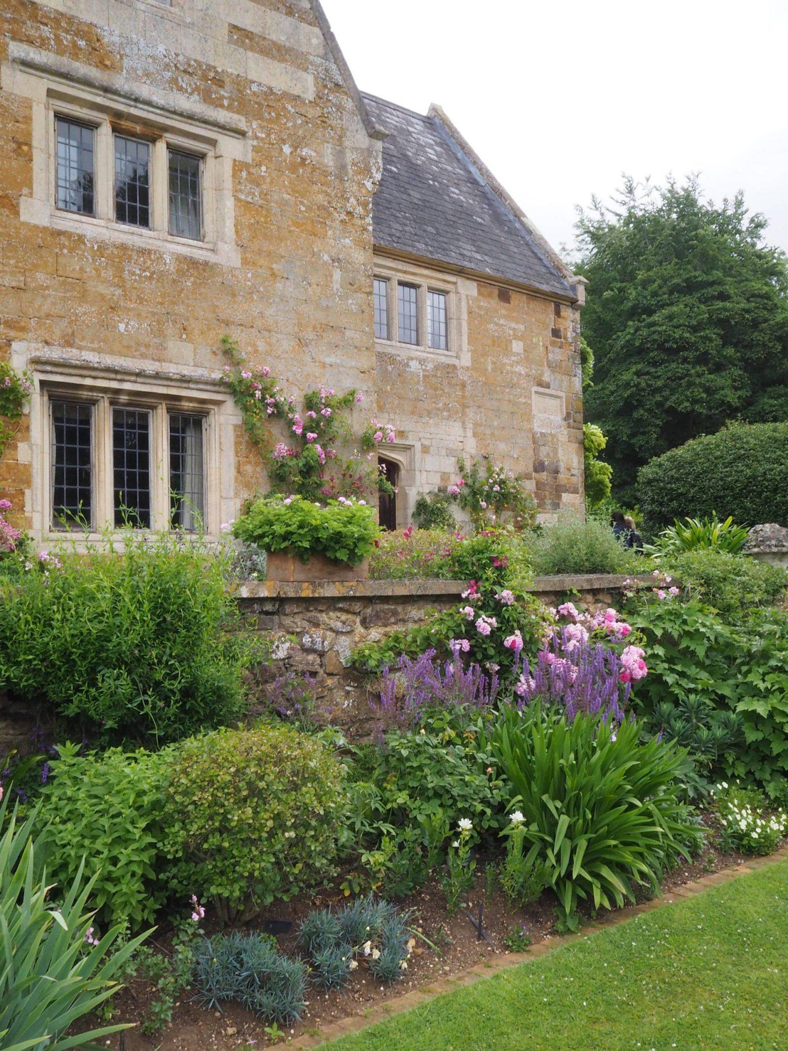 English Manor Garden