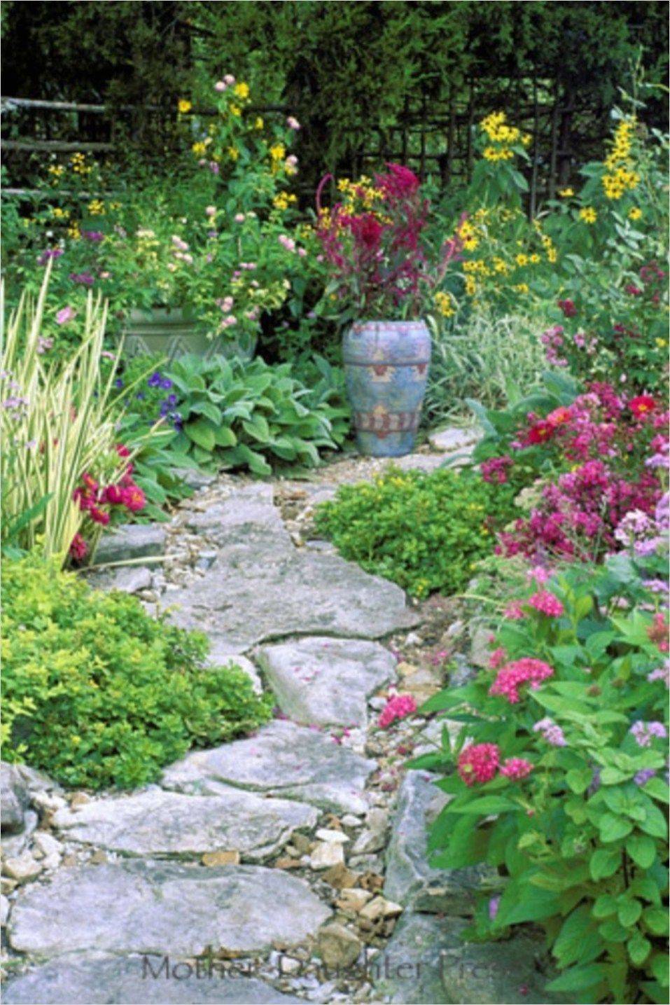 Stunning Small Cottage Garden Ideas
