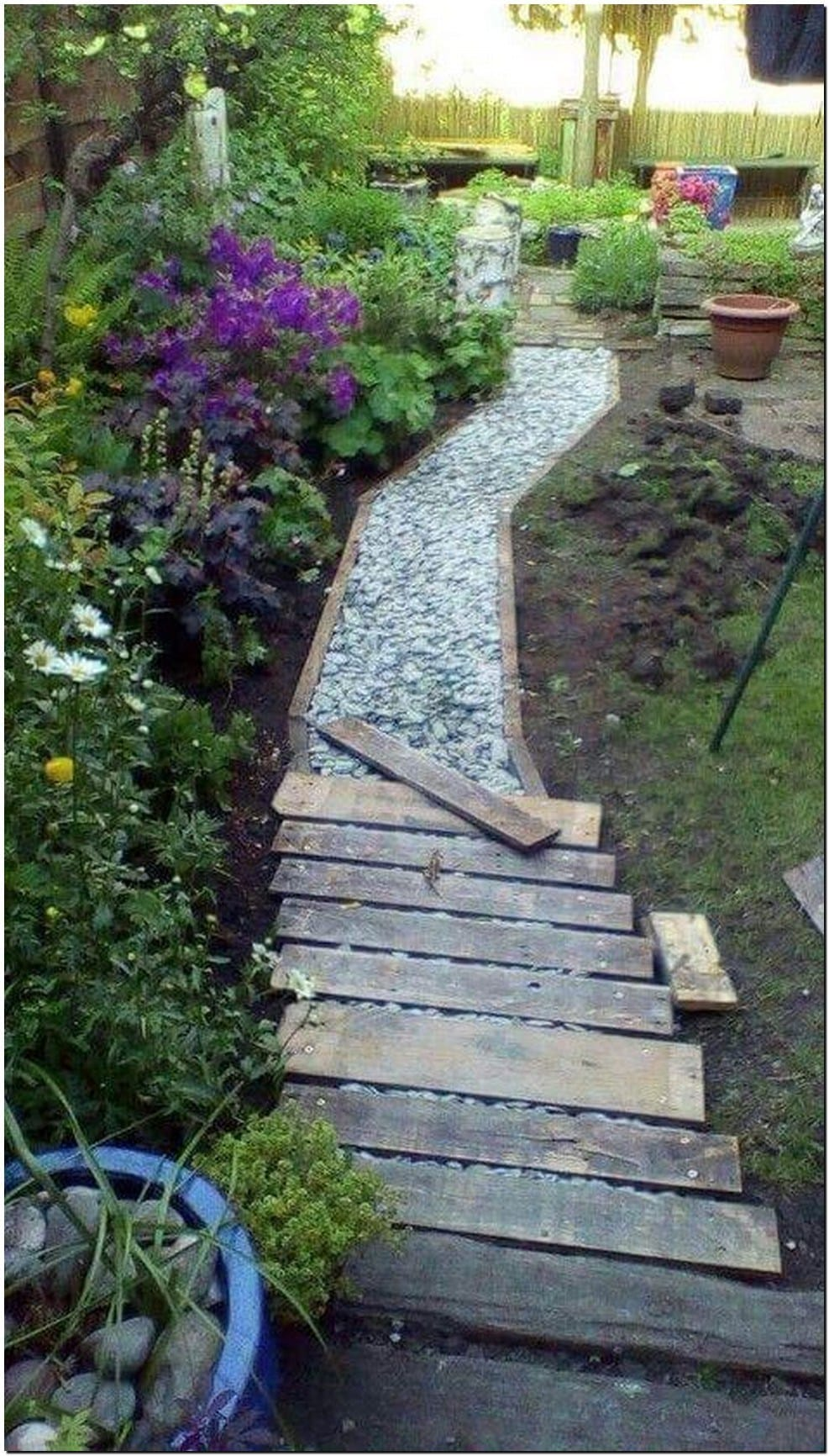 Simple And Eye Catching Cheap Walkway Ideas