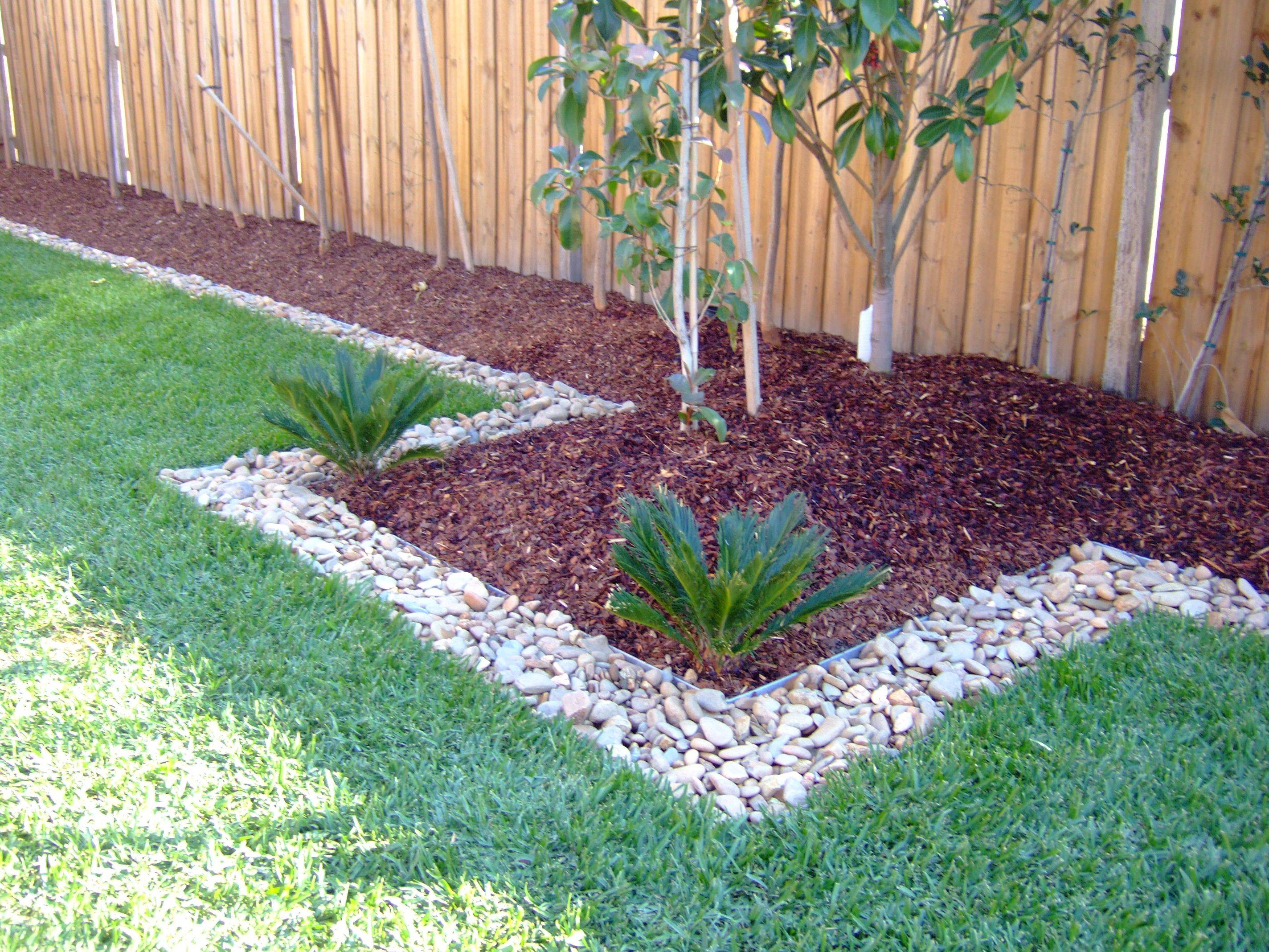 Lovable Cheap Flower Bed Edging Ideas