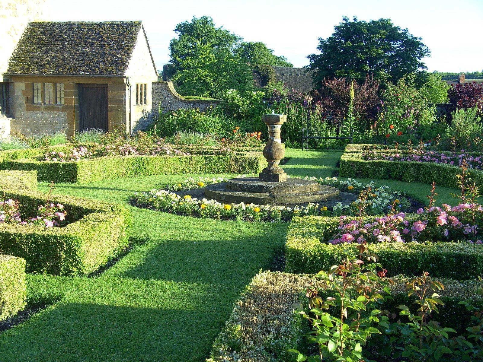 Elegant English Garden Designs