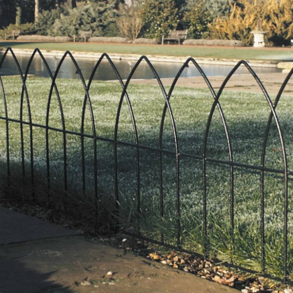 Custom Horizontal Natural Steel Fence Landscape Design