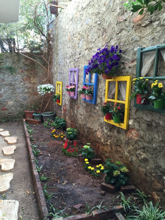 Easy And Cheap Diy Garden Art Projects