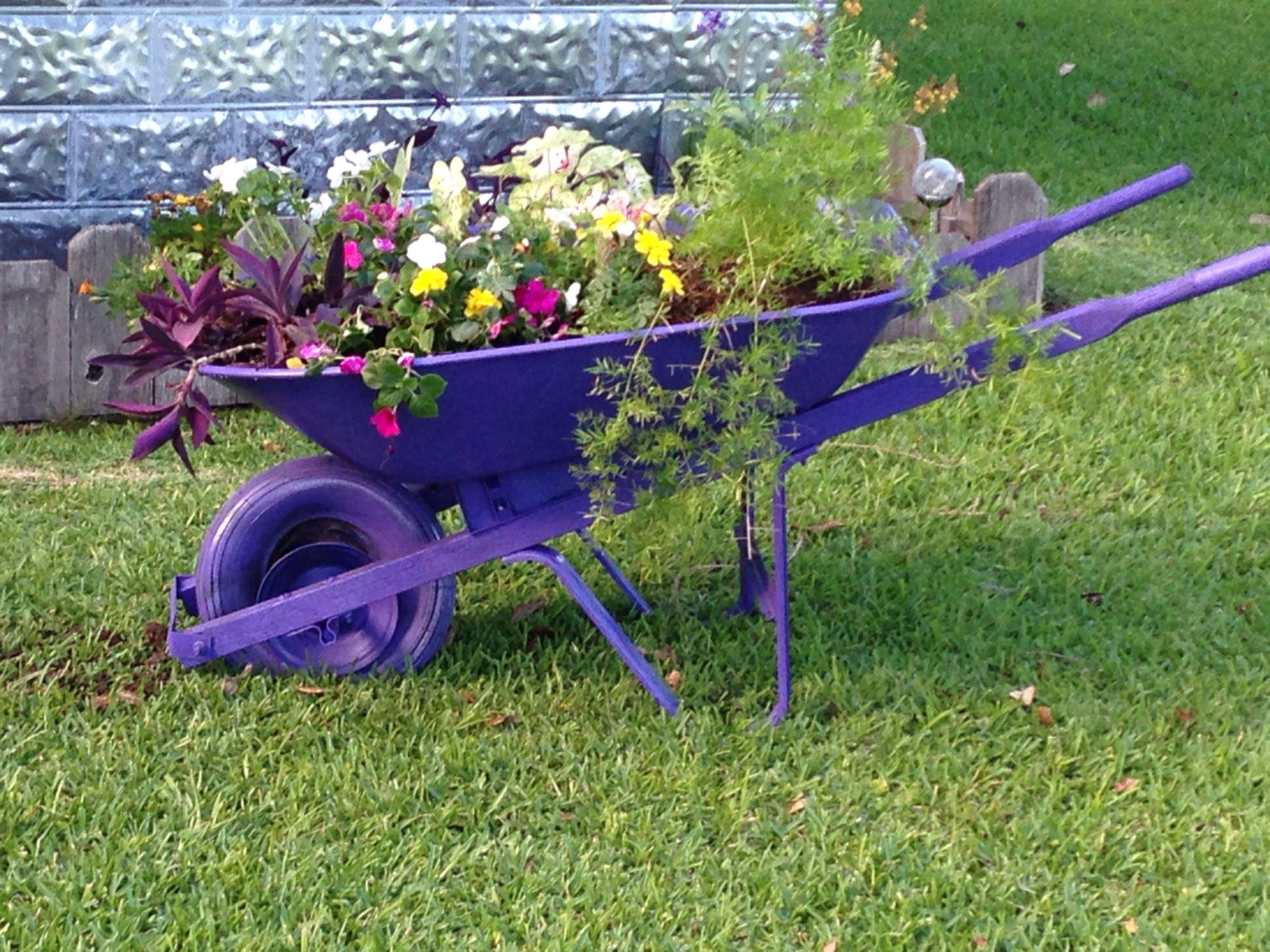 26 Gardening Wheelbarrow Ideas You Should Look SharonSable