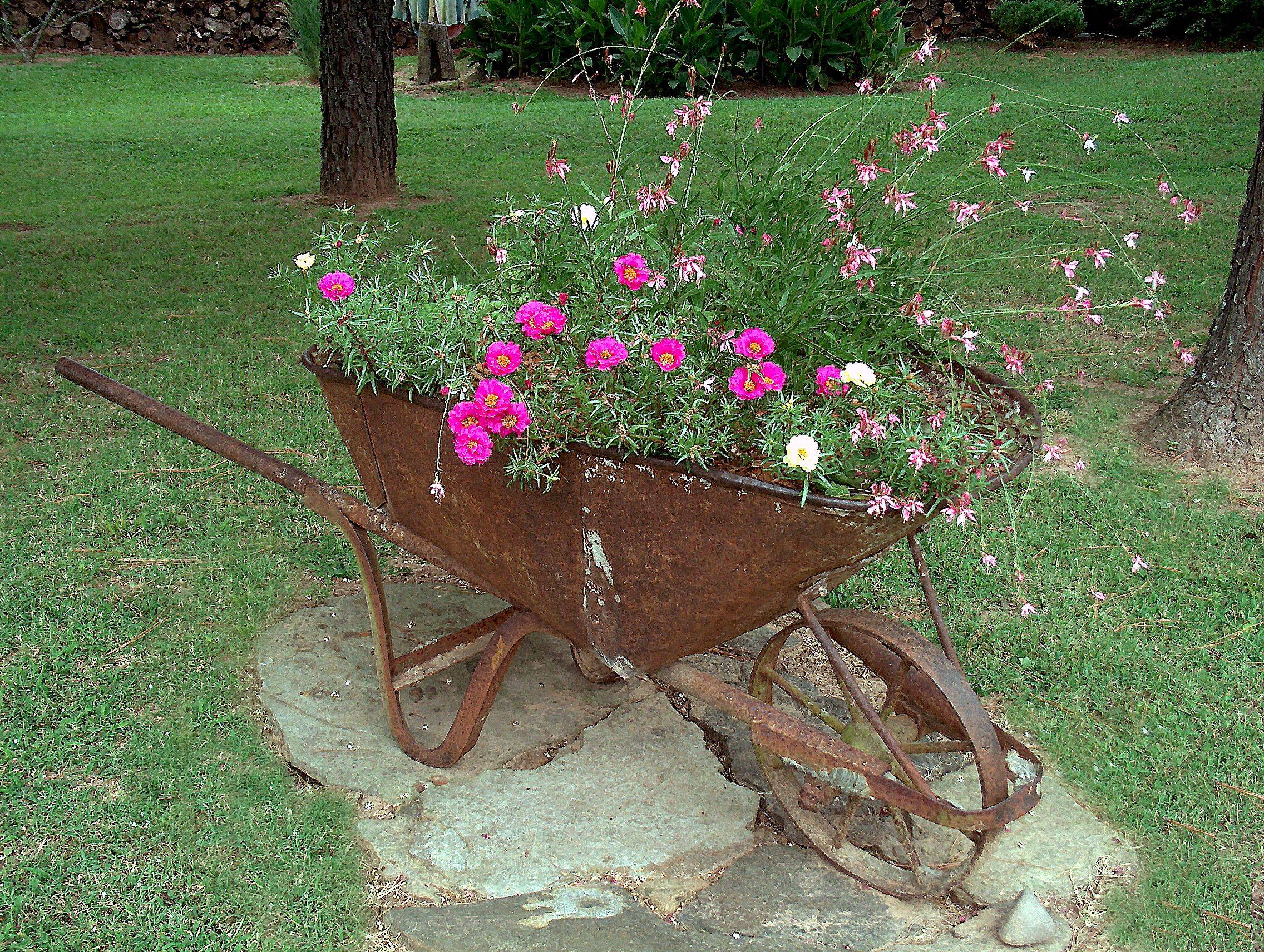 Awesome Diy Wheelbarrow Planter Ideas