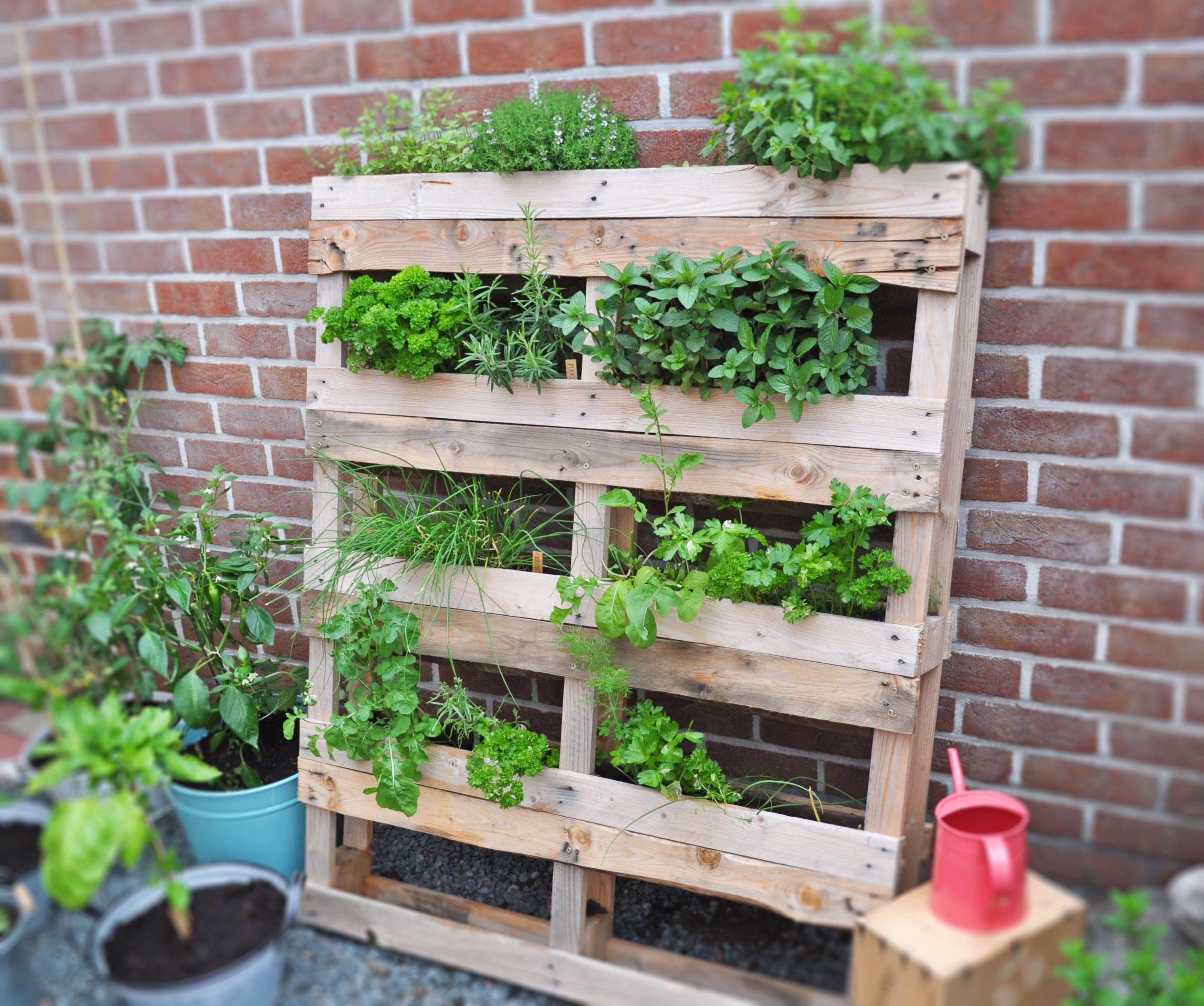 Upcycled Pallet Herb Garden Herb Garden Pallet