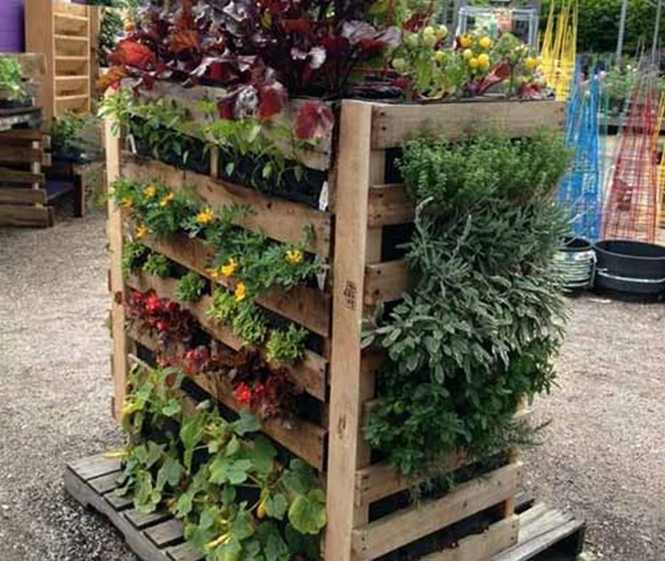 Upcycled Pallet Herb Garden Herb Garden Pallet