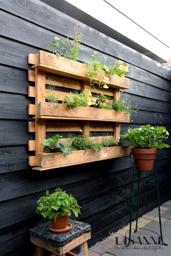 Spectacular Recycled Wood Pallet Garden Ideas