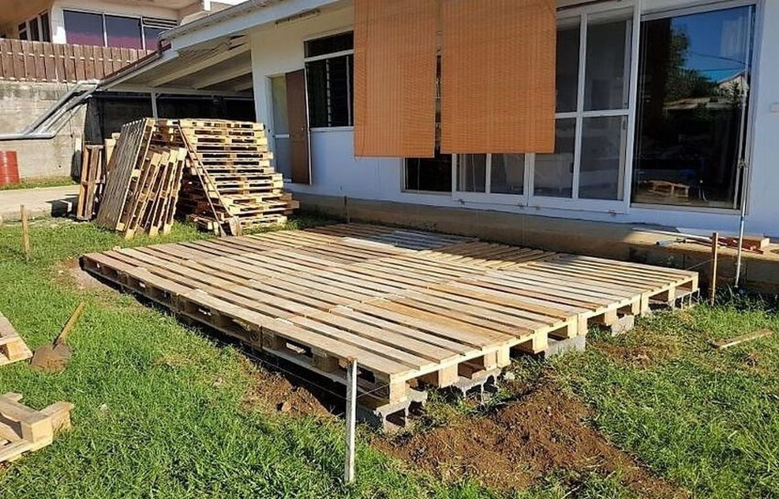 Crafty Girl Pallet Patio Decks
