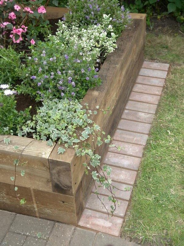 A Raised Bed Small Backyard Landscaping