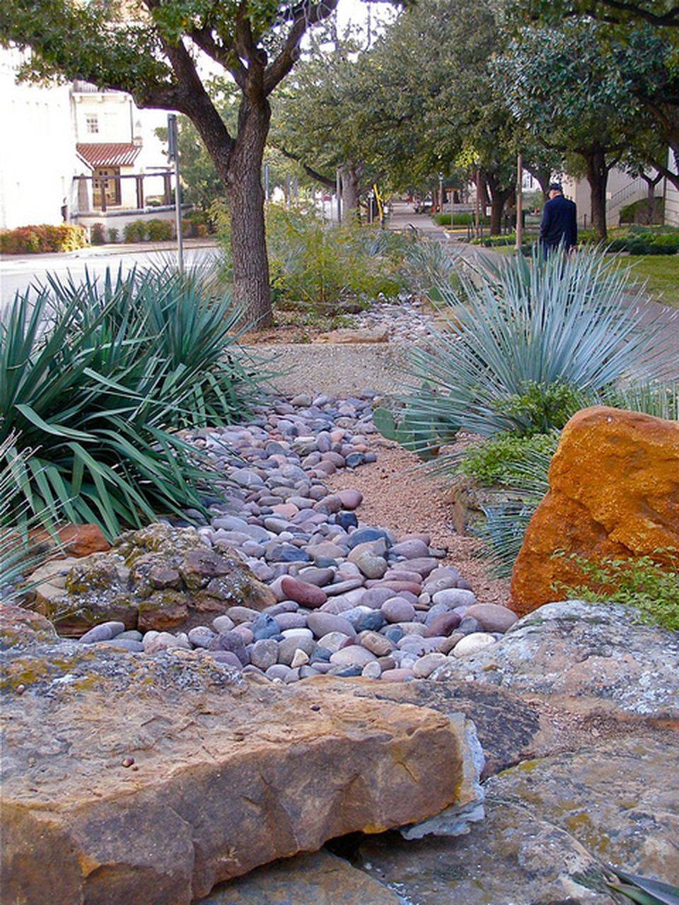 Beautiful Dry River Backyard Landscaping Ideas