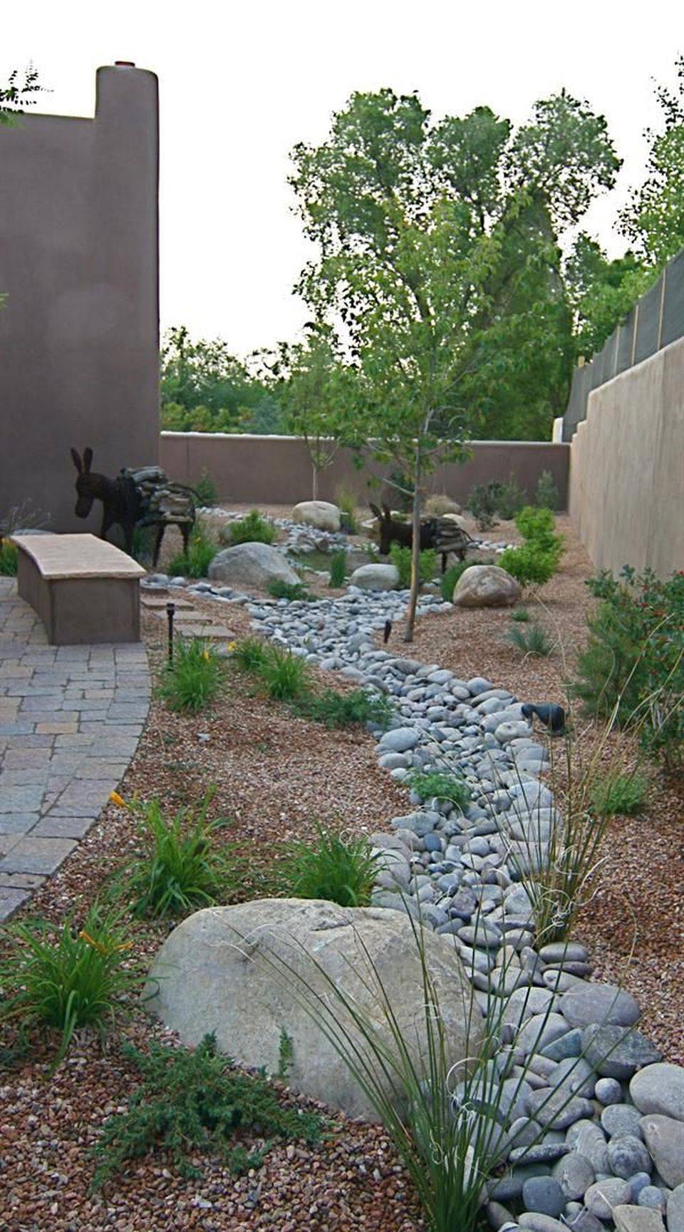 Beautiful Dry River Backyard Landscaping Ideas
