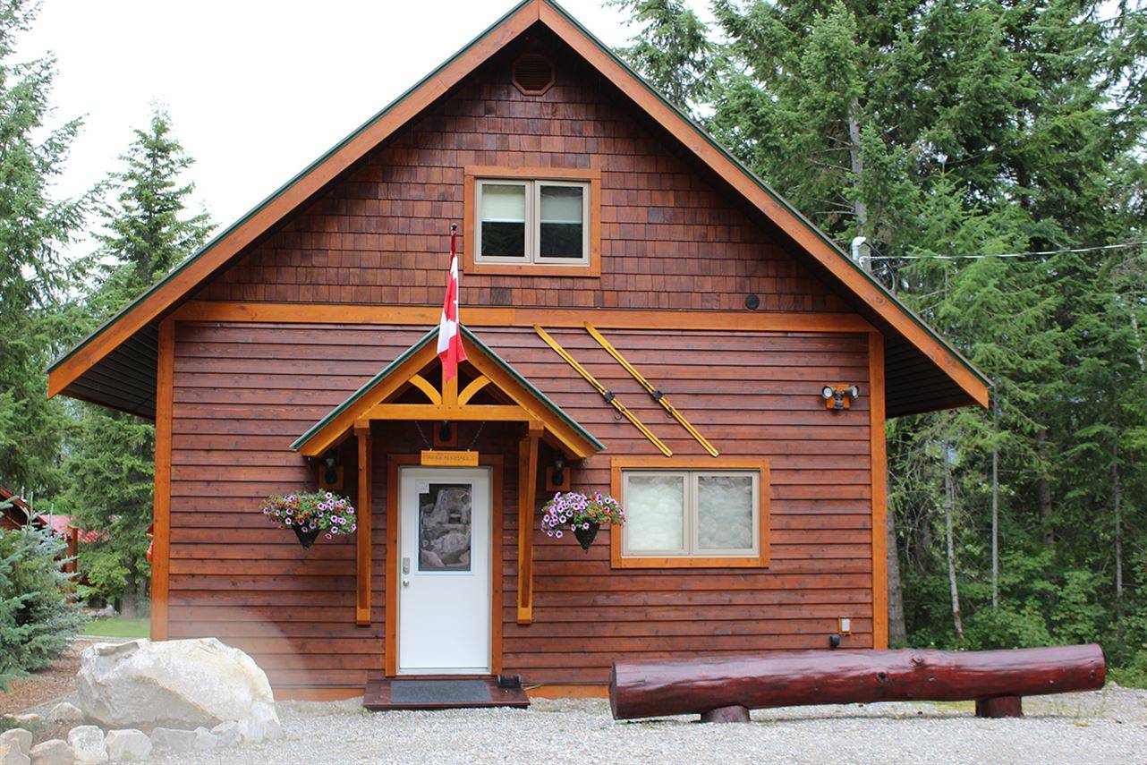 Garden Chalet Cedar House Chalets