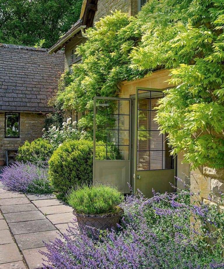 Beautiful Small Cottage Garden Design Ideas