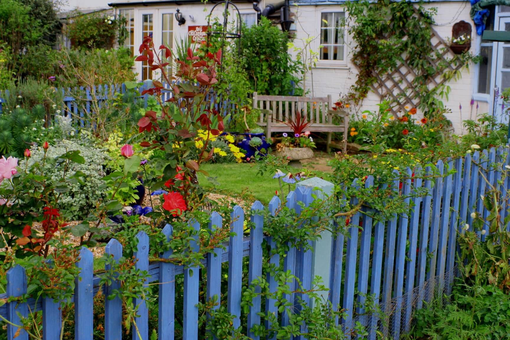 Charming Cottage Style Garden Ideas