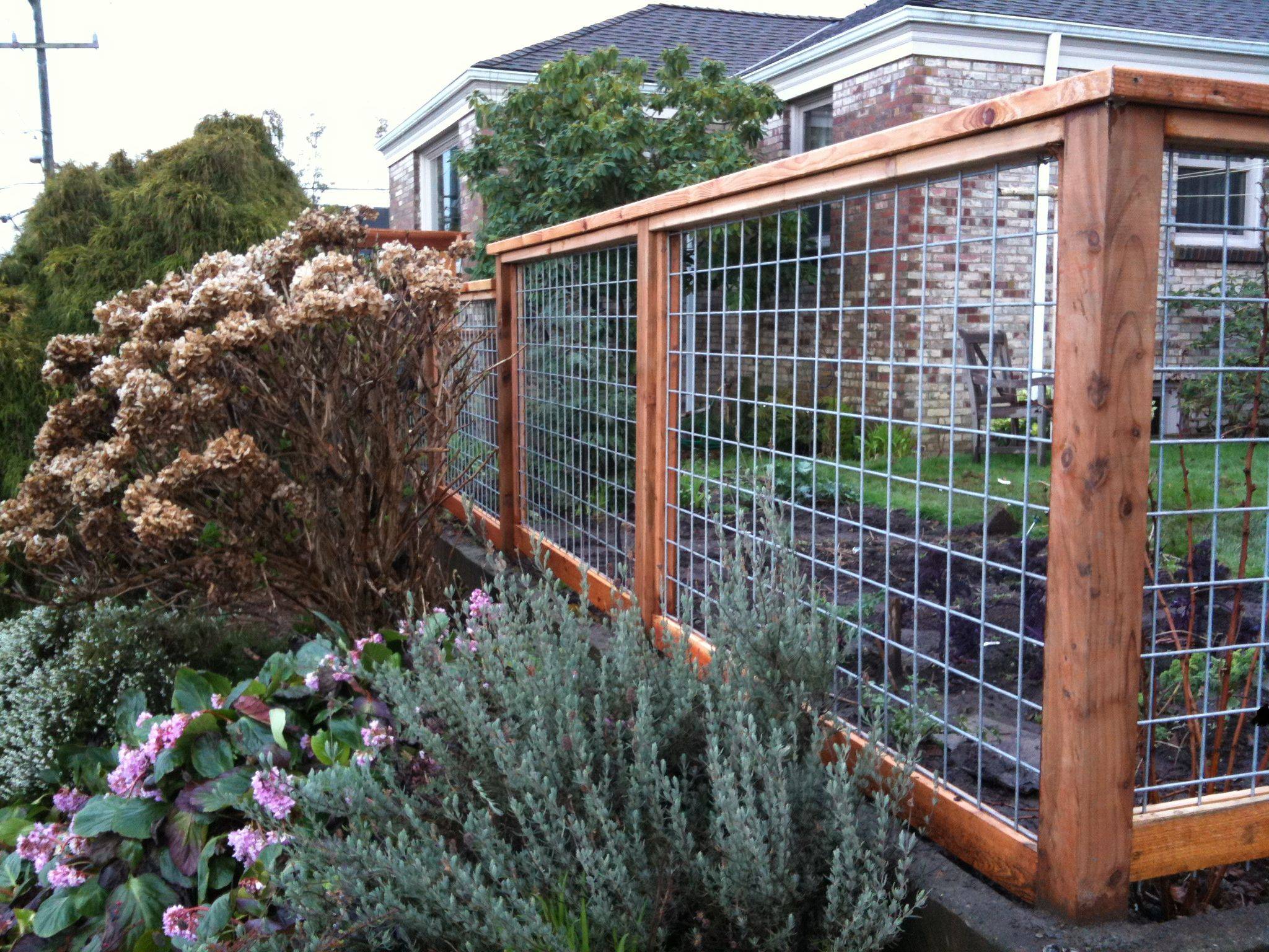 Creative Garden Fence Decoration Ideas