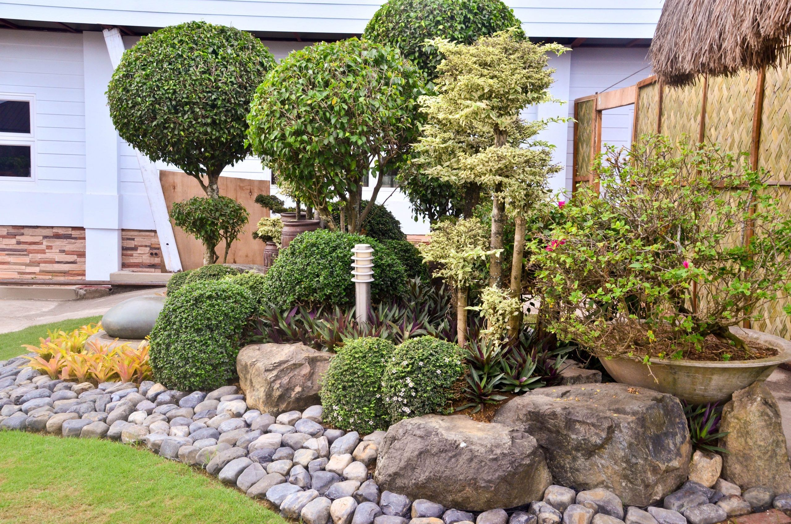 Beautiful Front Yard Rock Garden Landscaping Ideas