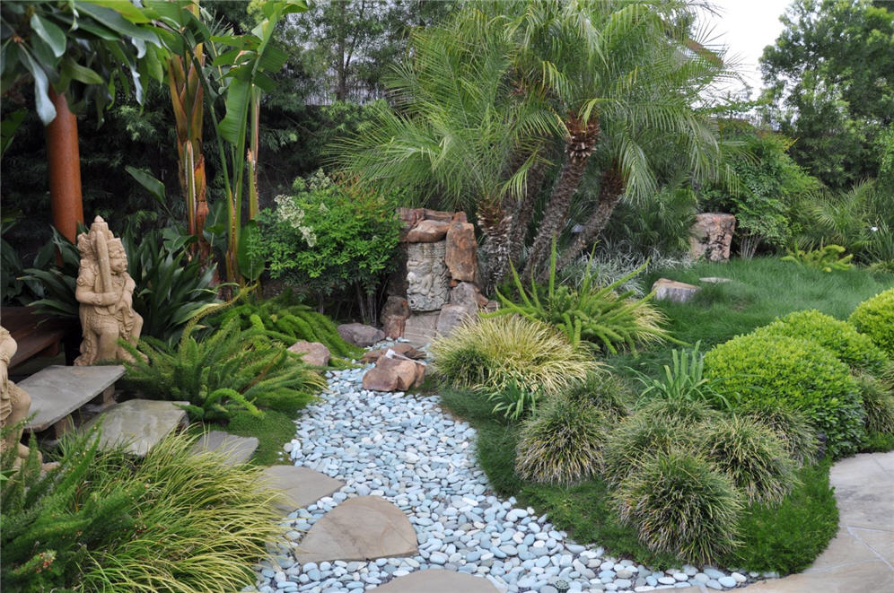 Zen Resort Style Garden Decking