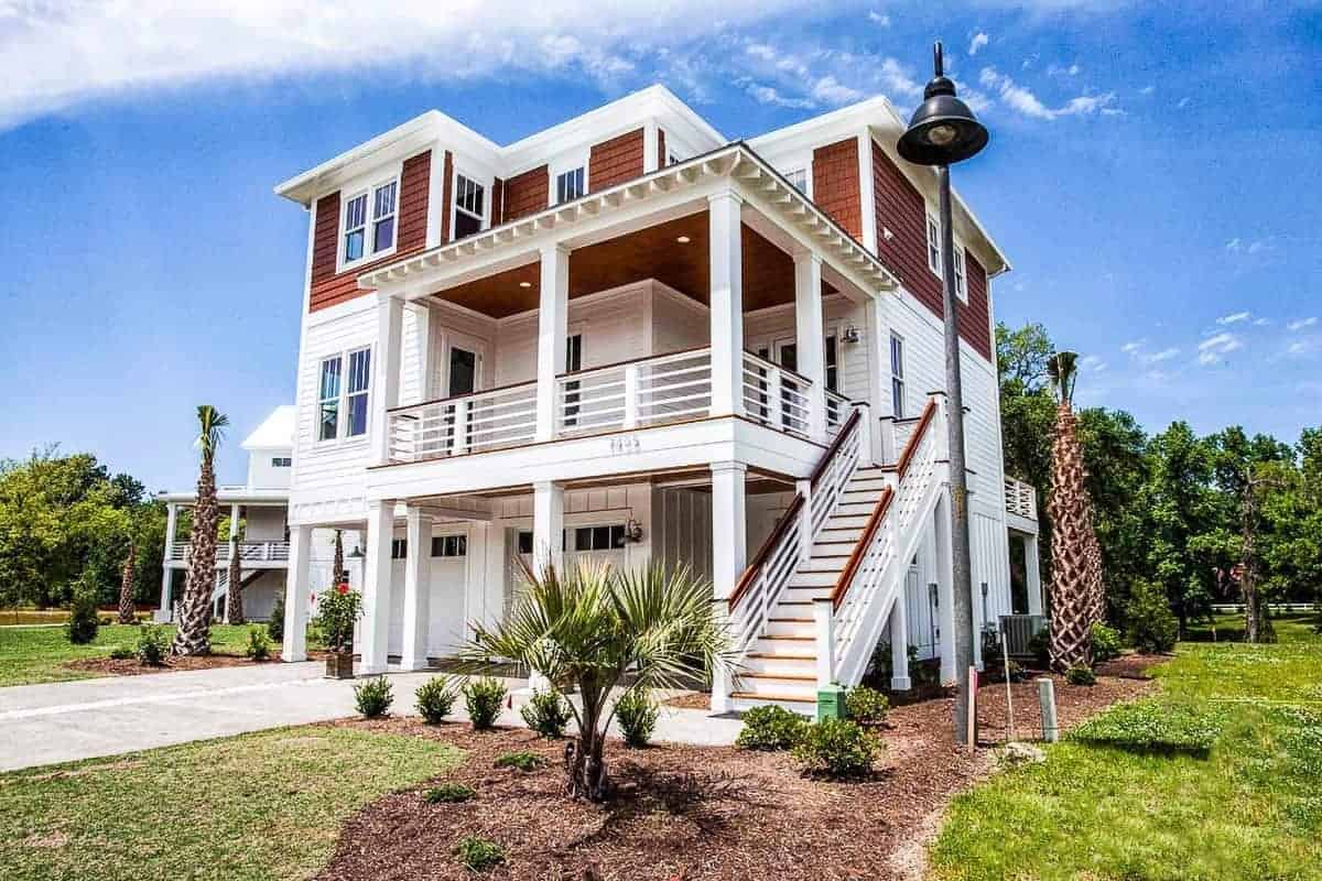 Coastal Cape Cod Beach Style Front Yard Landscaping Design