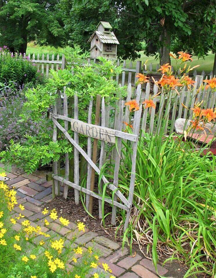 Lovely Rustic Vegetable Garden Fences Photo Ideas