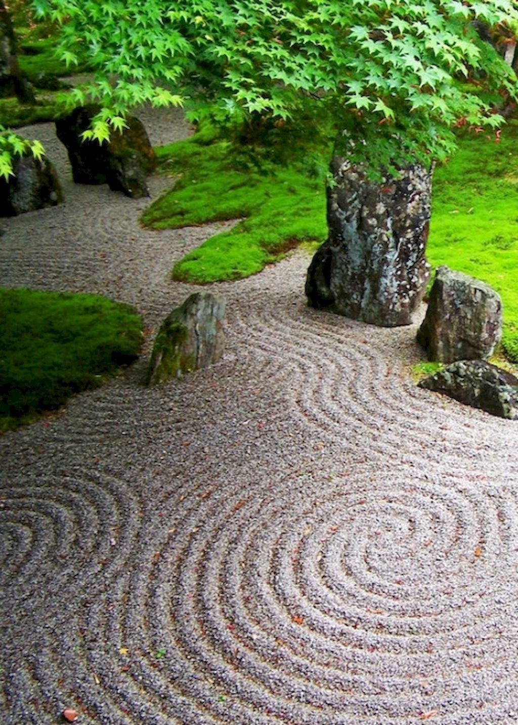 Very Creative And Inspiring Garden Stone Pathway Ideas
