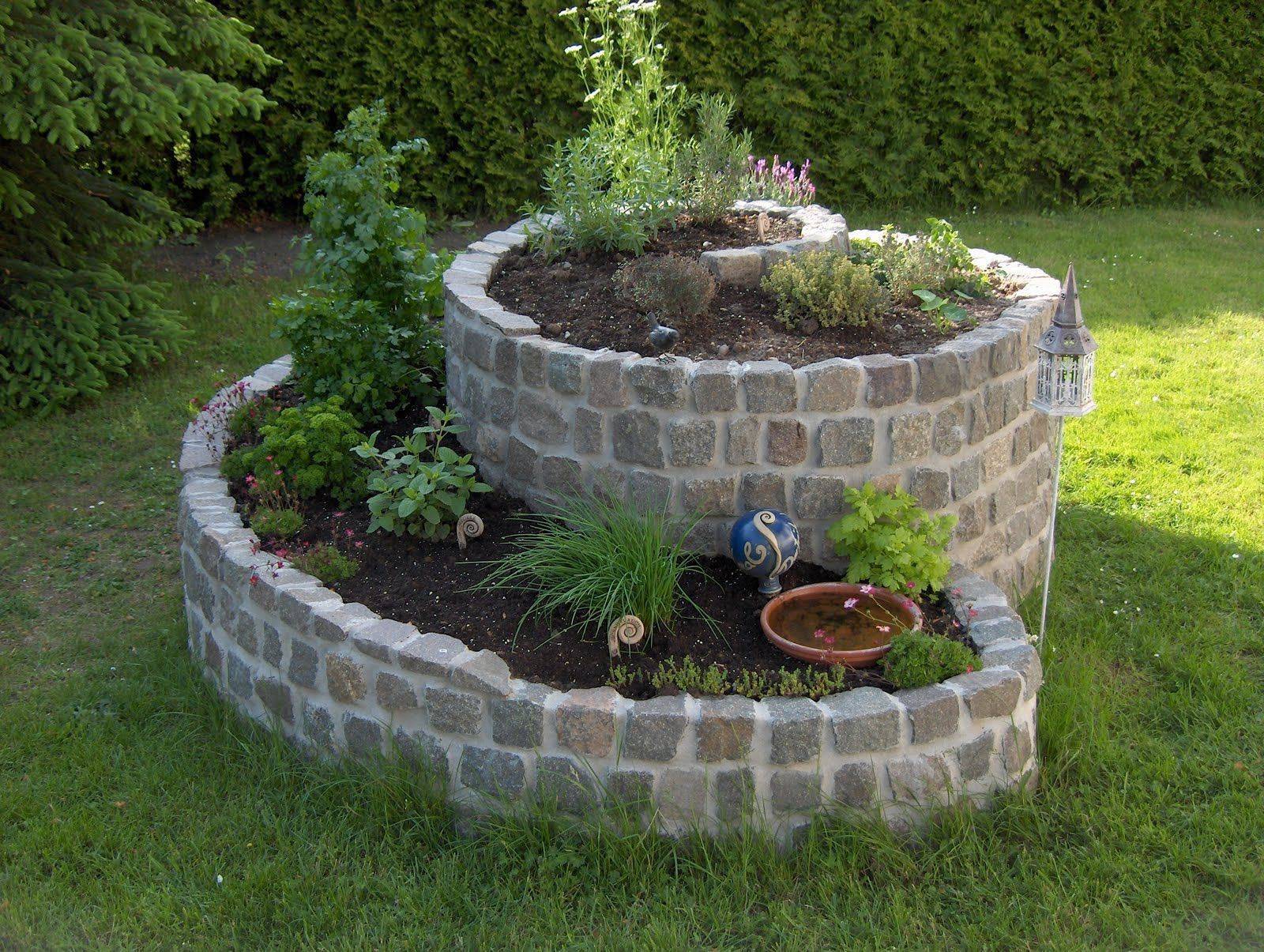 Beautiful Round Raised Garden Bed Ideas