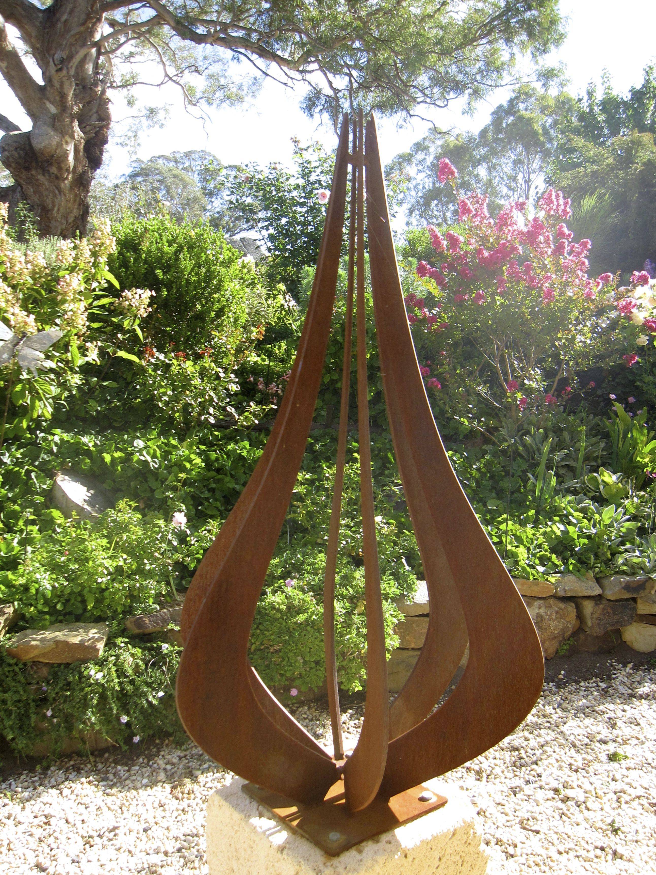 Unique Outdoor Metal Garden Art Ideas