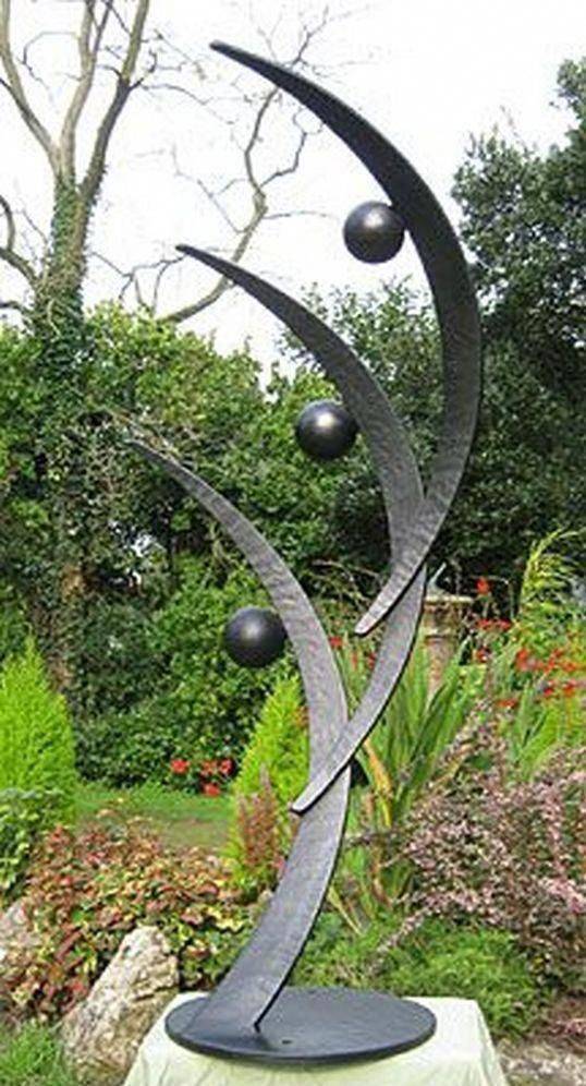 Unique Outdoor Metal Garden Art Ideas