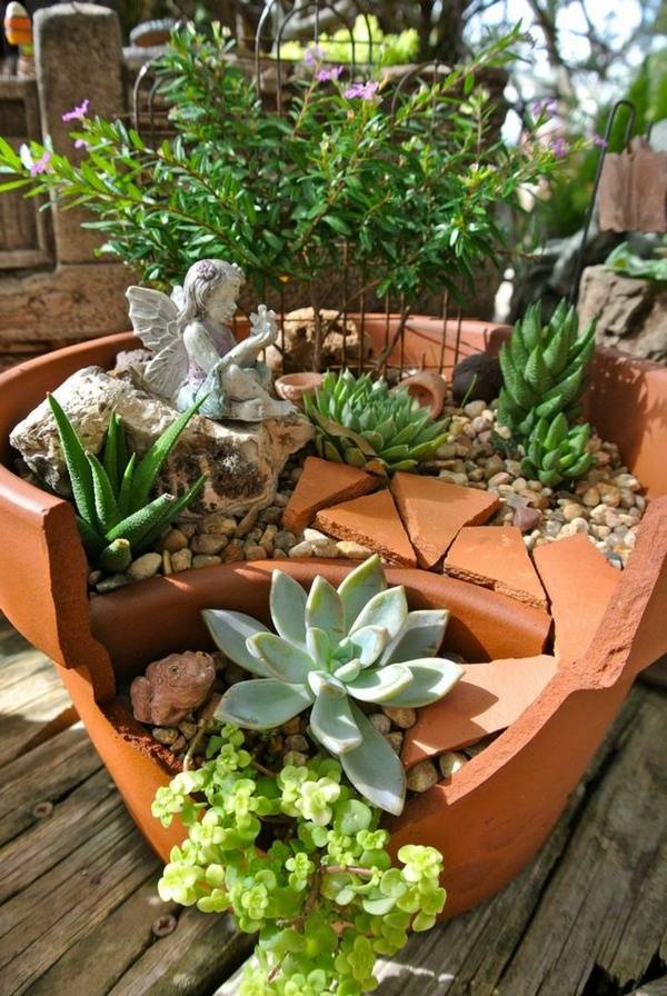 Catchy Outdoor Succulent Garden Ideas