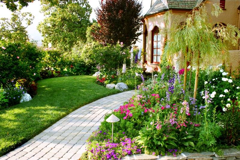 Beautiful Front Yard Cottage Garden Landscaping Ideas