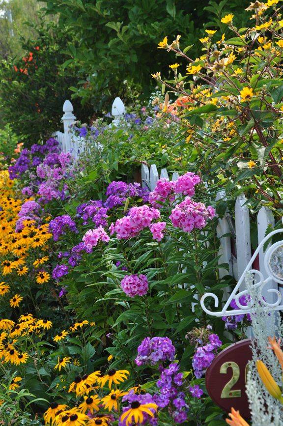 Lovely Cottage Garden Design Ideas