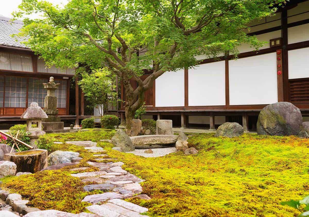 Beautiful Front Yard Rock Garden Landscaping Ideas