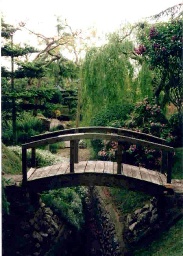 This Fully Assembled Lowarch Japanese Garden Bridge