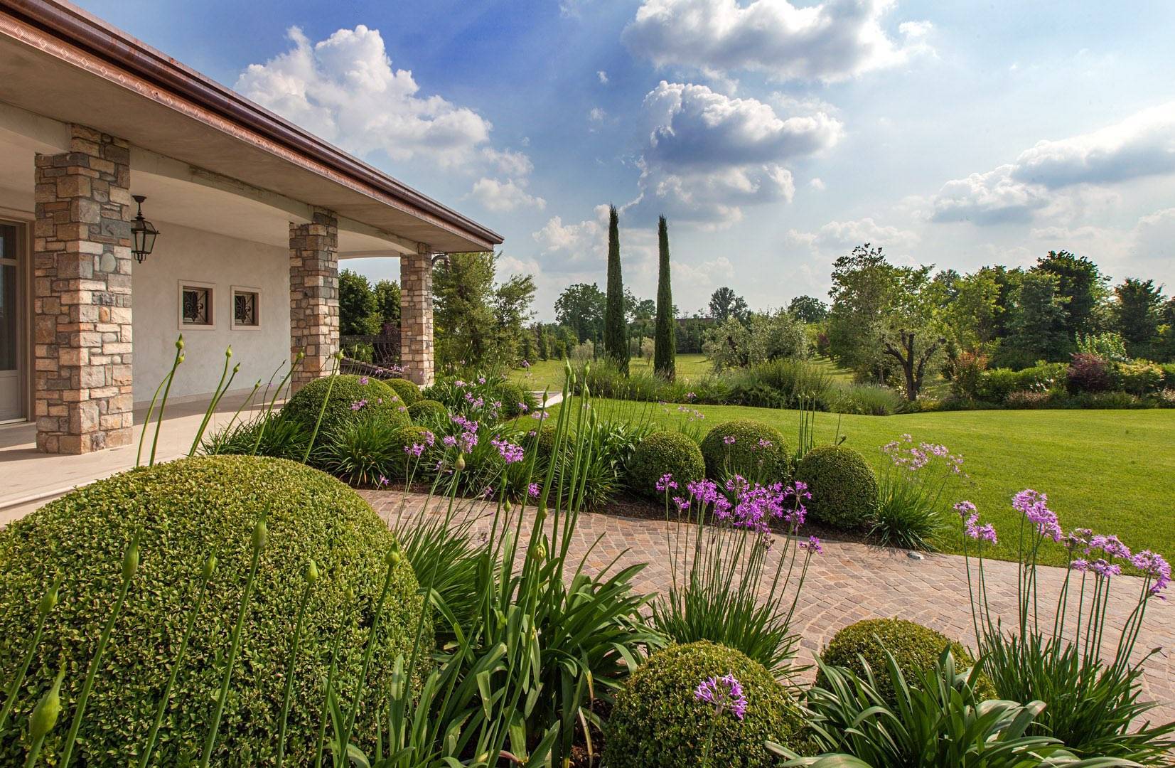 A Sunny Day Provence Garden