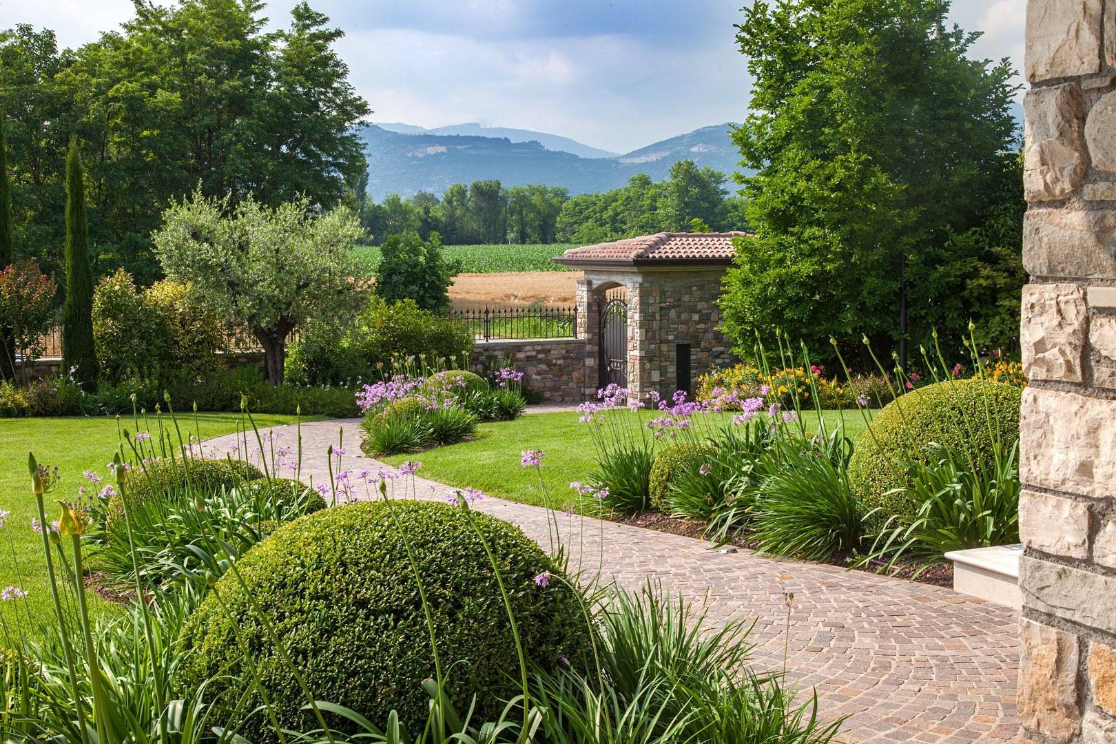 Outdoor Living Provence Garden